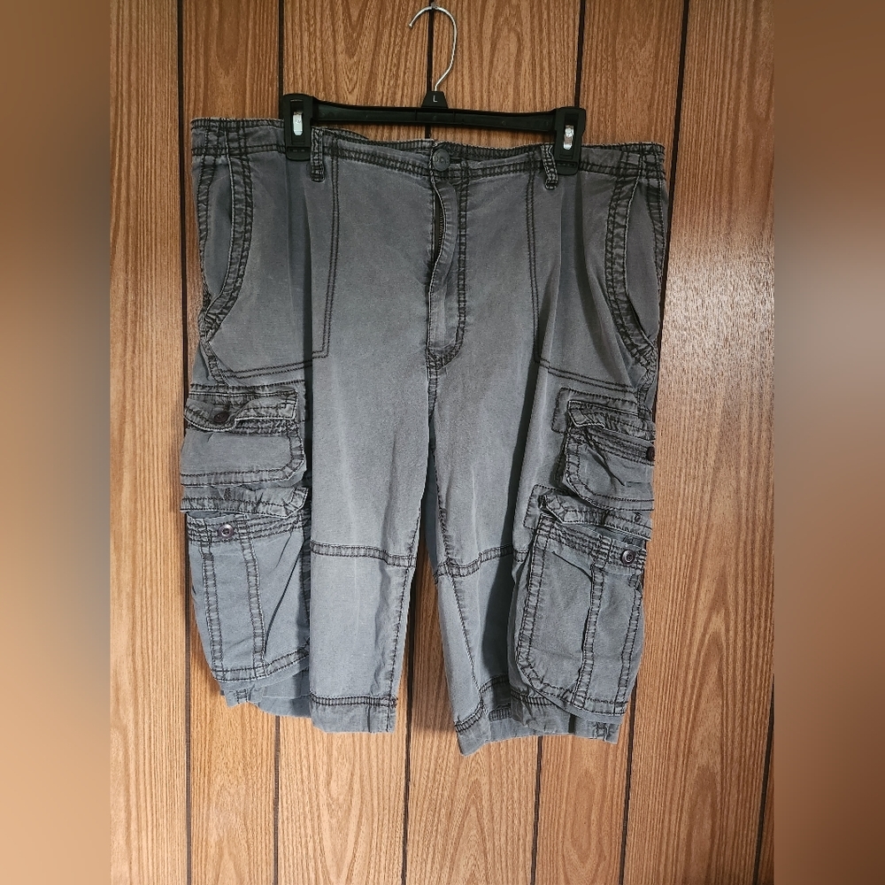 Decree mens cargo shorts size 40 mens